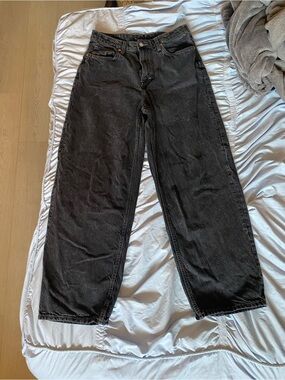 Women’s Barrel/Boyfriend Style Dark Wash Jeans From H&M